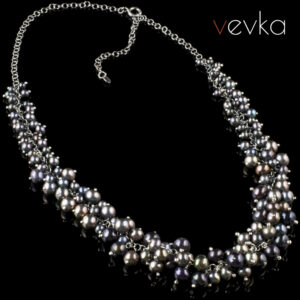 Pearl Necklace 'Dark Woman'