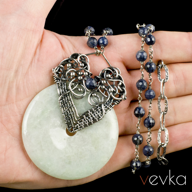 Pendant with Jade and Sapphire 'Nobody Has to Know' - Image 5