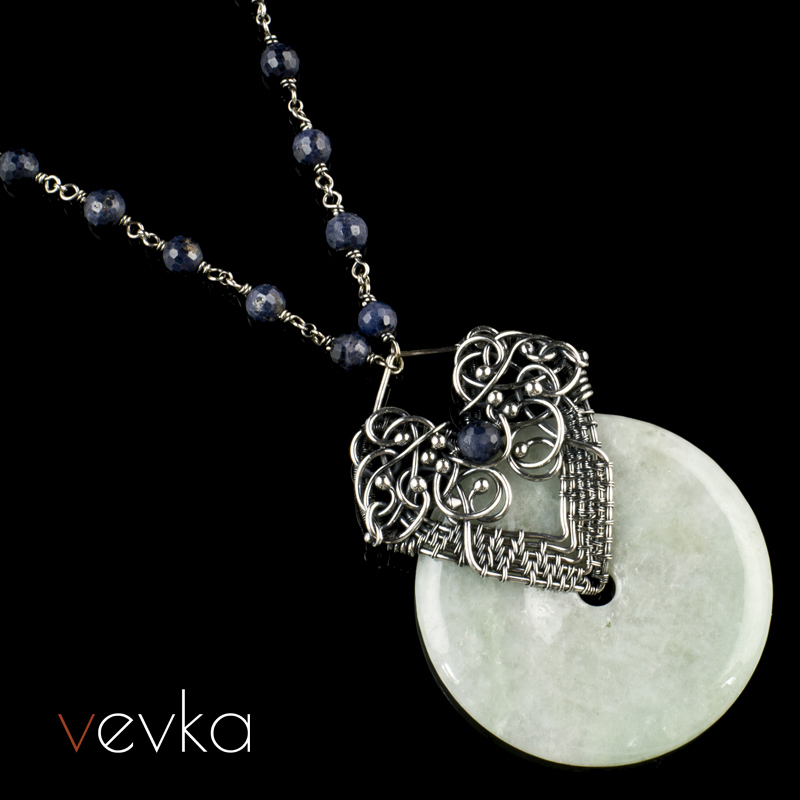 Pendant with Jade and Sapphire 'Nobody Has to Know'