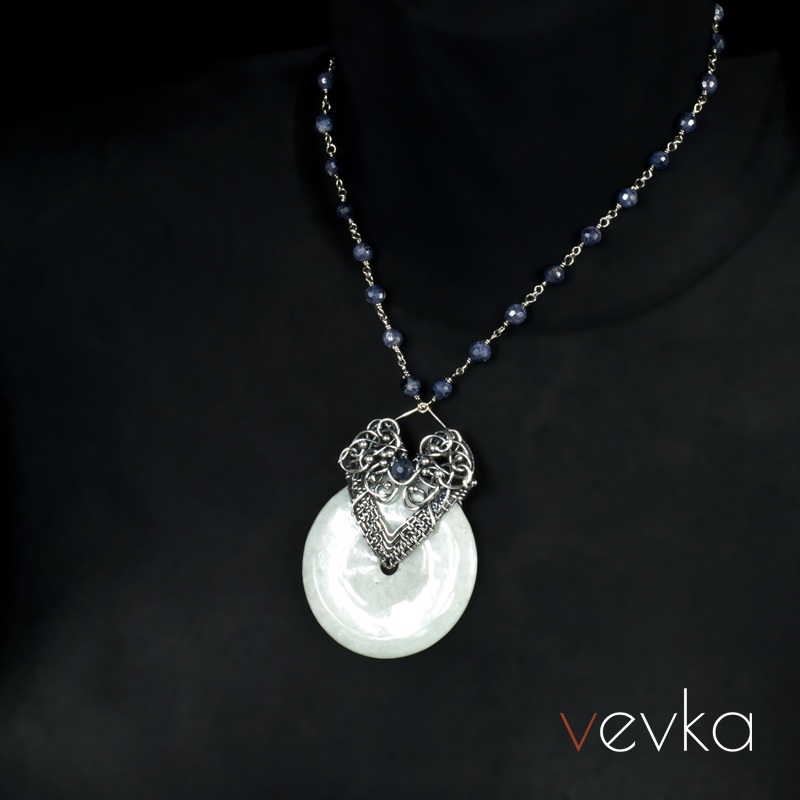 Pendant with Jade and Sapphire 'Nobody Has to Know' - Image 3