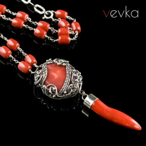 Coral Pendant 'Queen of Hearts'