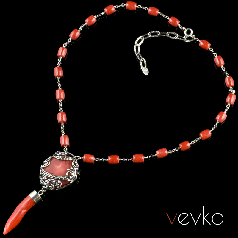 Coral Pendant 'Queen of Hearts' - Image 2