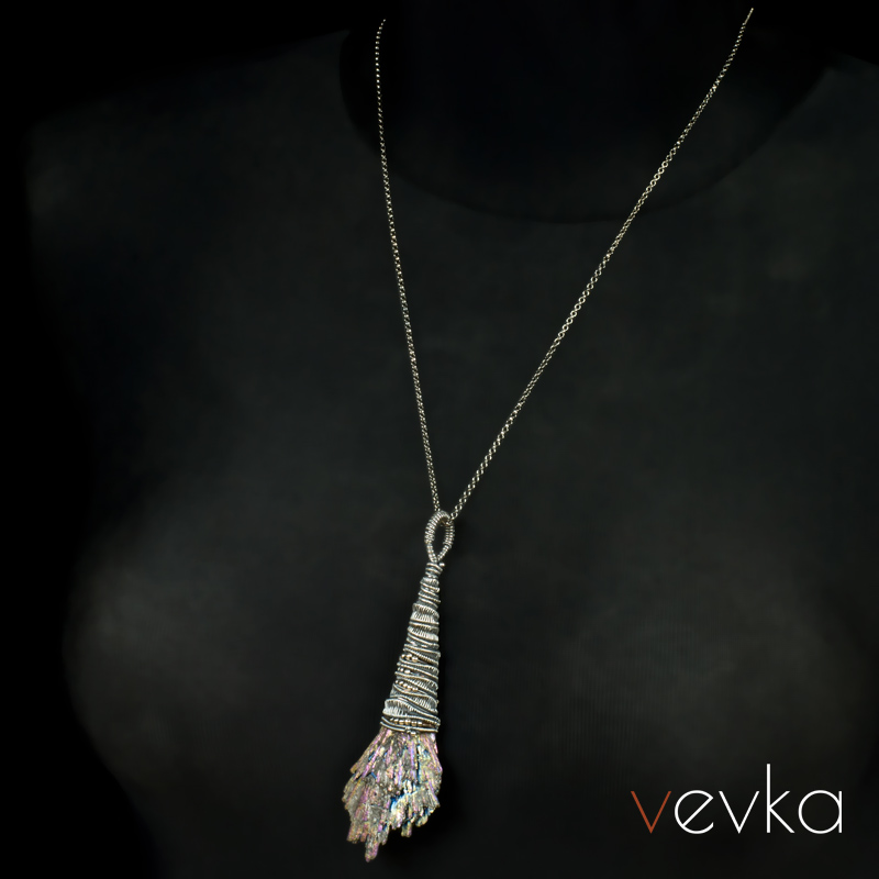 Tourmaline Pendant 'Don't Look Up' - Image 7