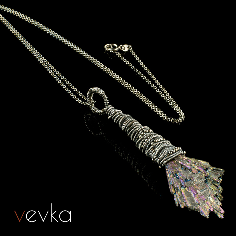Tourmaline Pendant 'Don't Look Up' - Image 4