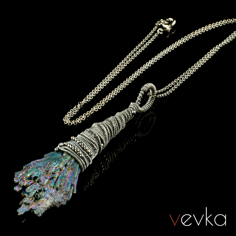 Tourmaline Pendant 'Don't Look Up' - Image 3