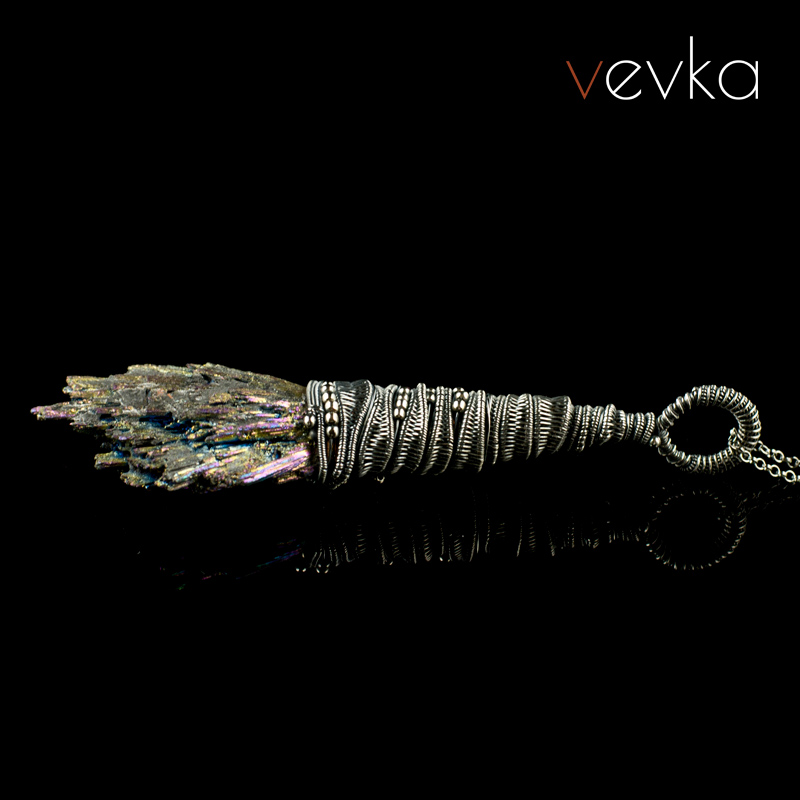 Tourmaline Pendant 'Don't Look Up' - Image 6