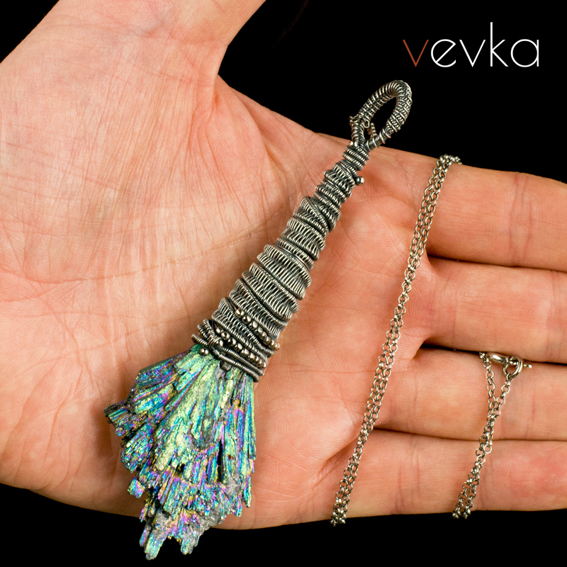 Tourmaline Pendant 'Don't Look Up' - Image 8
