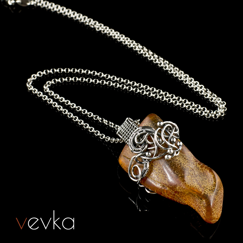 Amber Pendant 'The Deep' - Image 4
