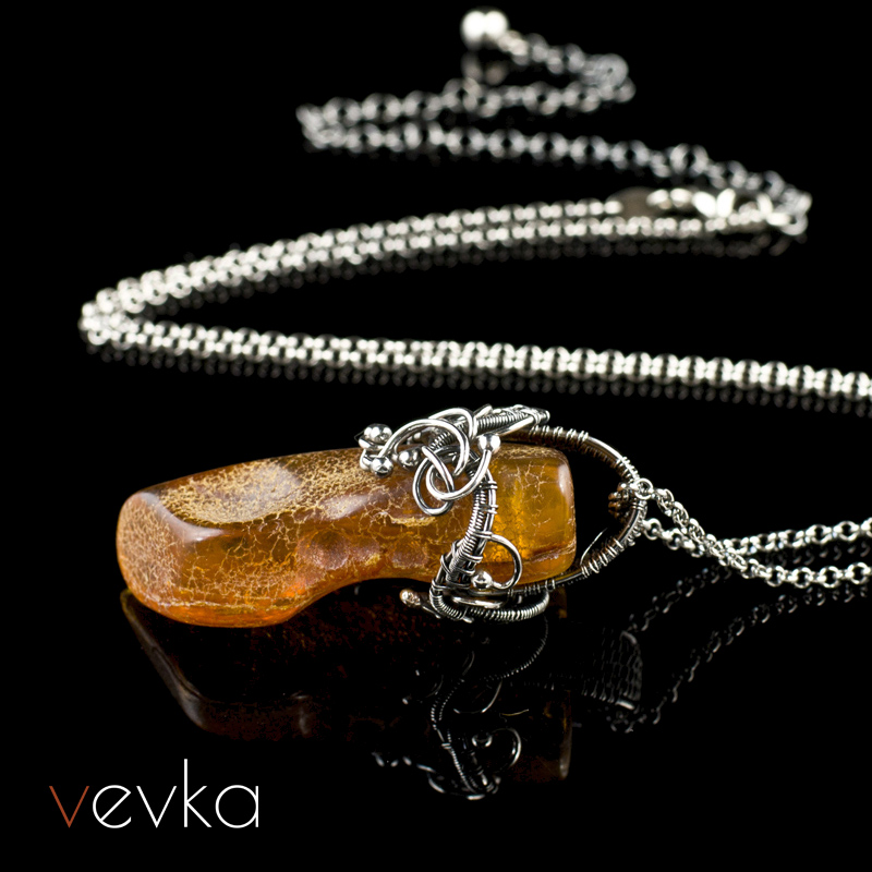 Amber Pendant 'The Deep' - Image 5