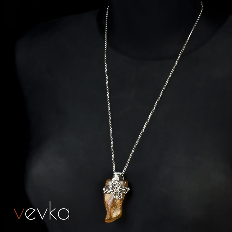 Amber Pendant 'The Deep' - Image 8