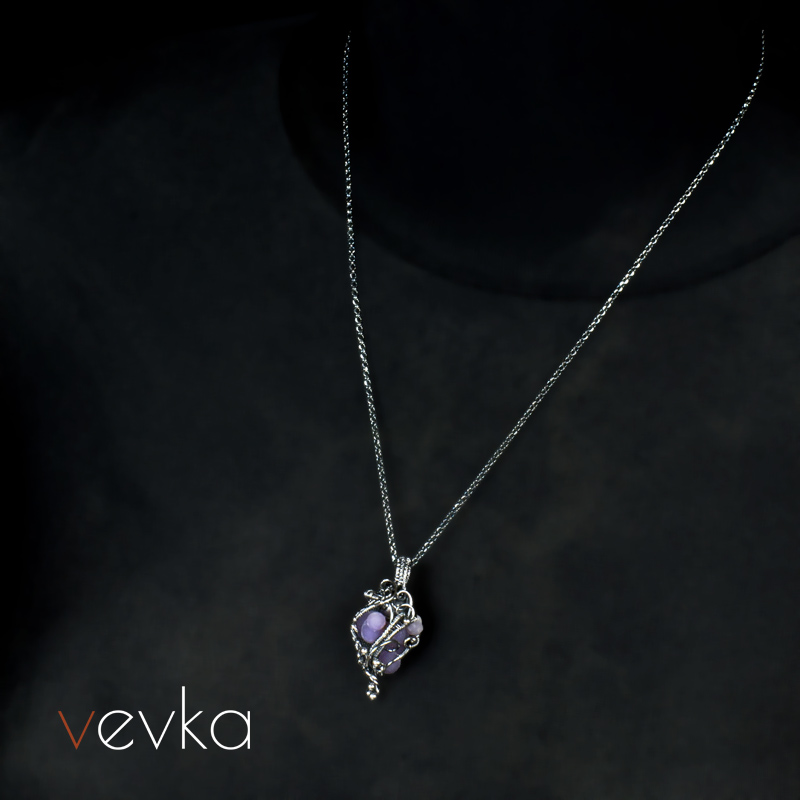 Grape Agate Pendant 'Besides' - Image 7