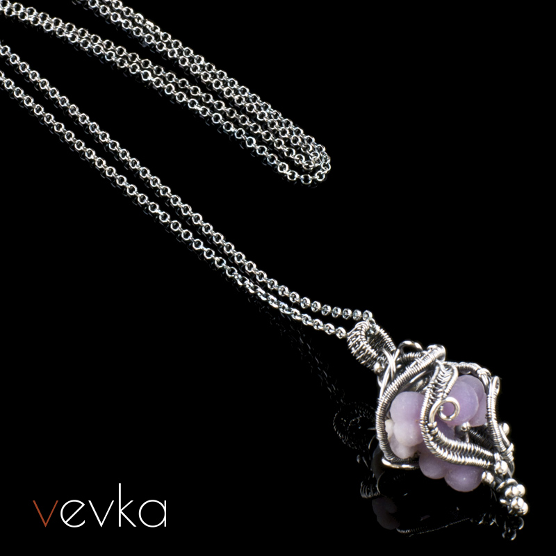 Grape Agate Pendant 'Besides' - Image 3