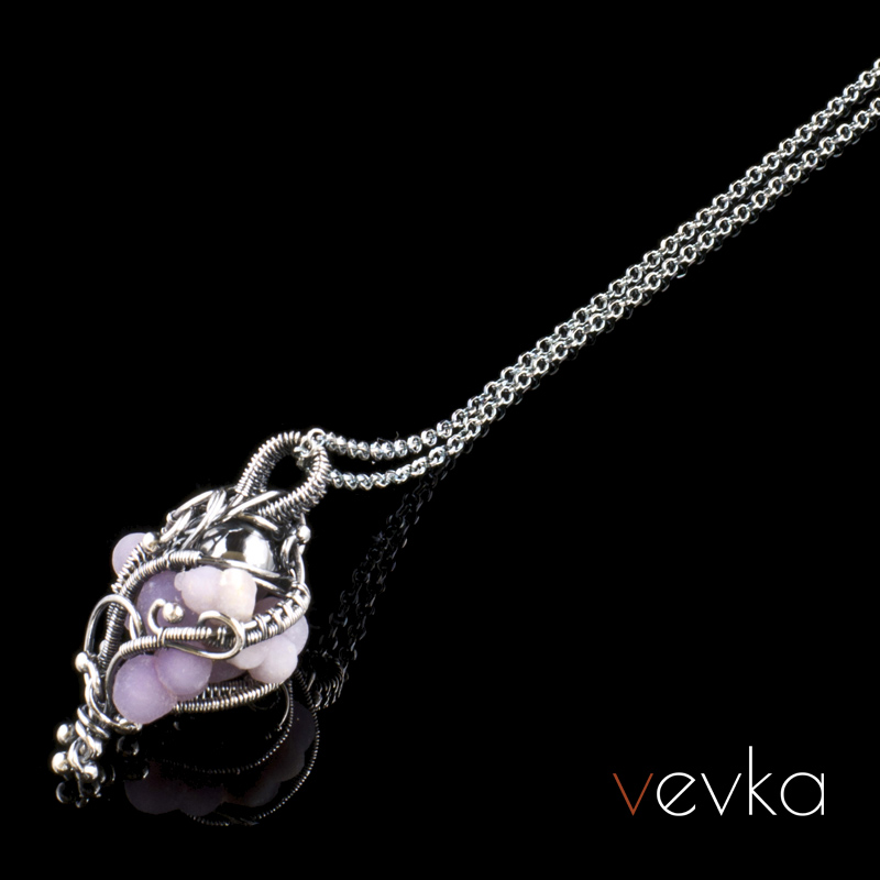 Grape Agate Pendant 'Besides' - Image 4