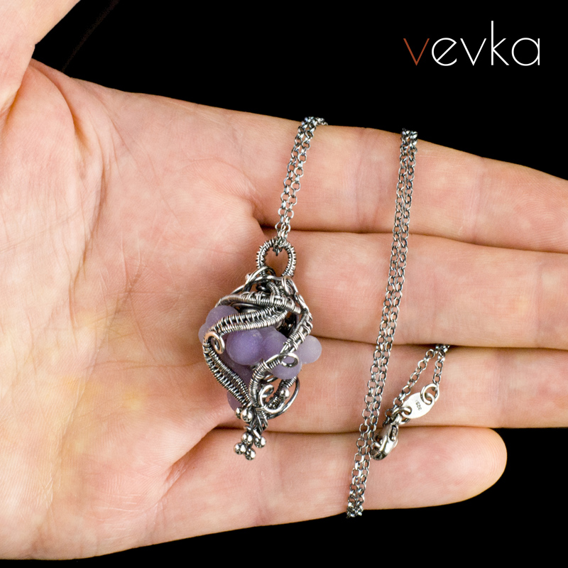 Grape Agate Pendant 'Besides' - Image 5