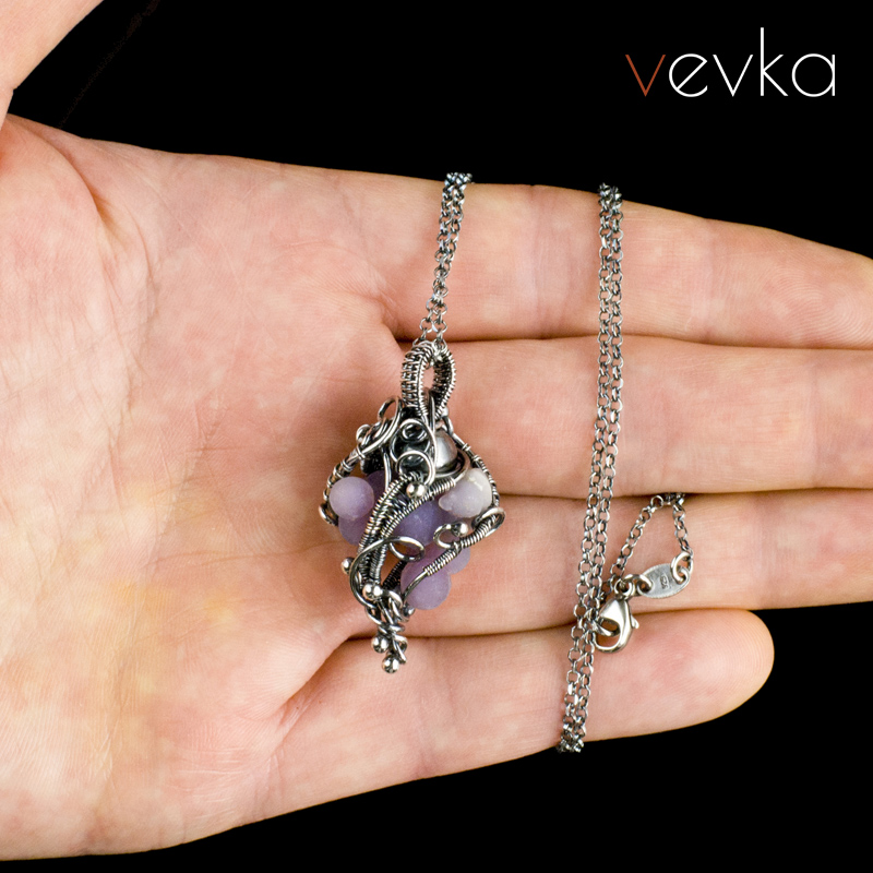 Grape Agate Pendant 'Besides' - Image 6
