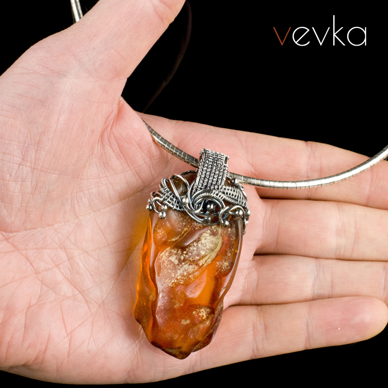 Amber Pendant 'City by the Sea' - Image 10