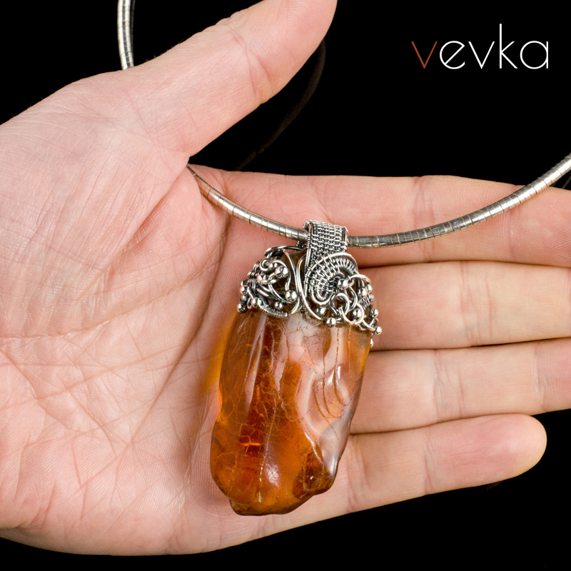 Amber Pendant 'City by the Sea' - Image 9
