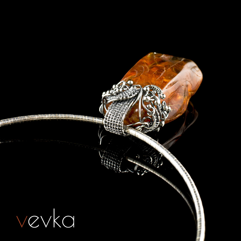 Amber Pendant 'City by the Sea' - Image 5