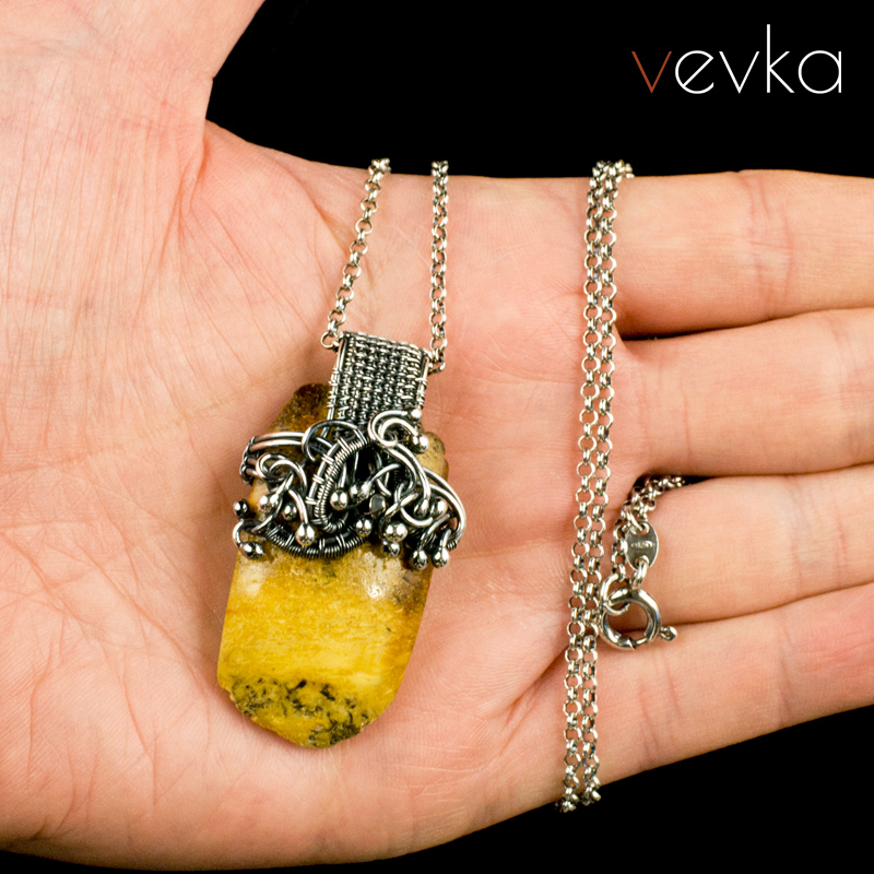 Milky Amber Pendant 'In Hiding' - Image 4