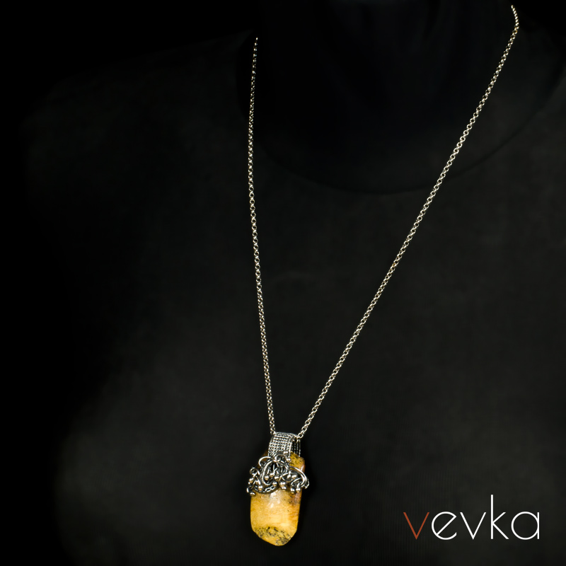 Milky Amber Pendant 'In Hiding' - Image 5