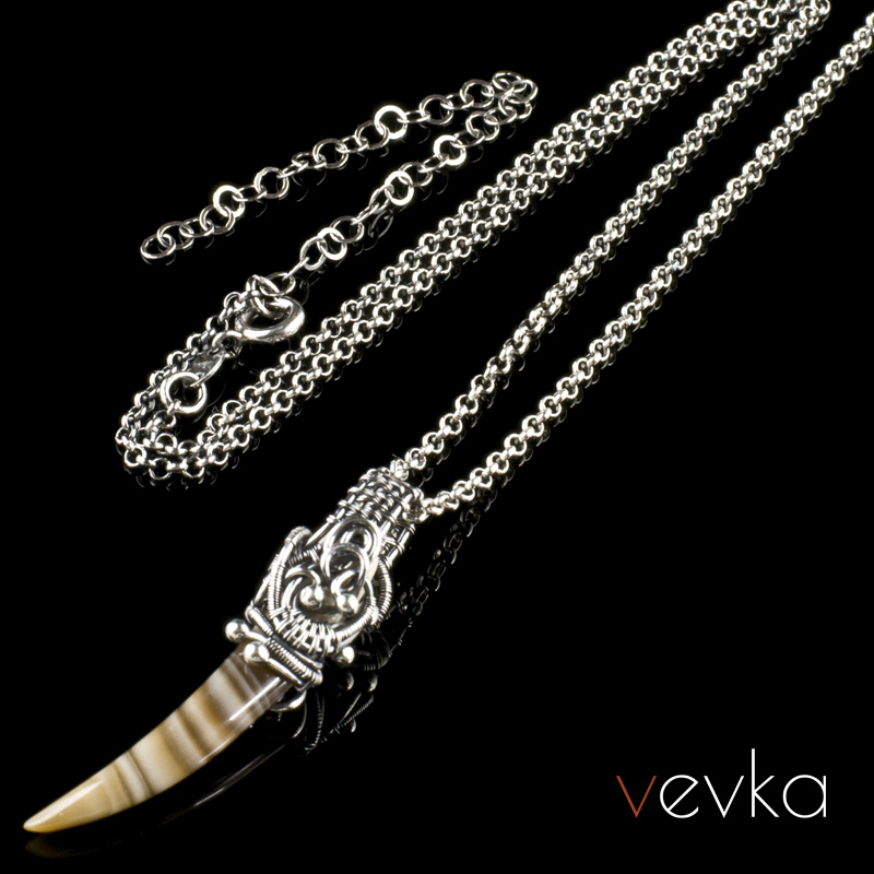 Striped Flint Pendant 'Poker Bluff'
