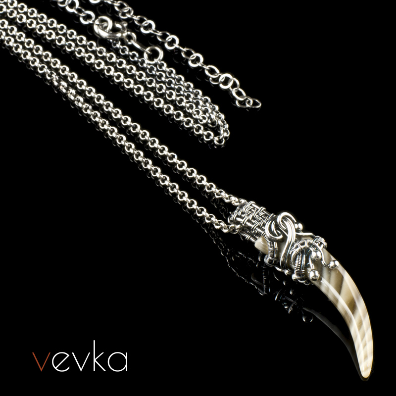 Striped Flint Pendant 'Poker Bluff'III