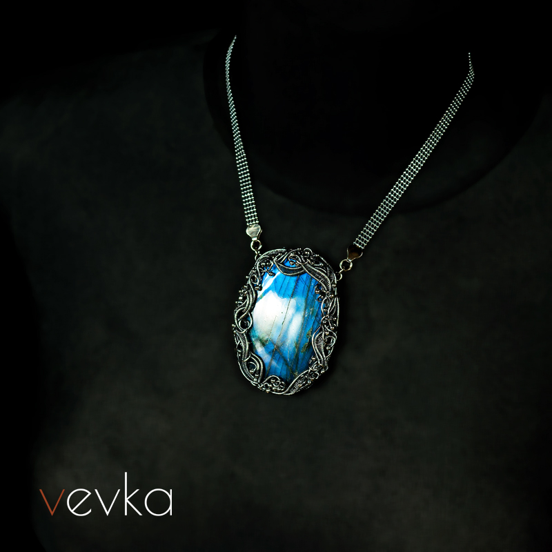 Labradorite Pendant 'Lights at Dusk' - Image 7
