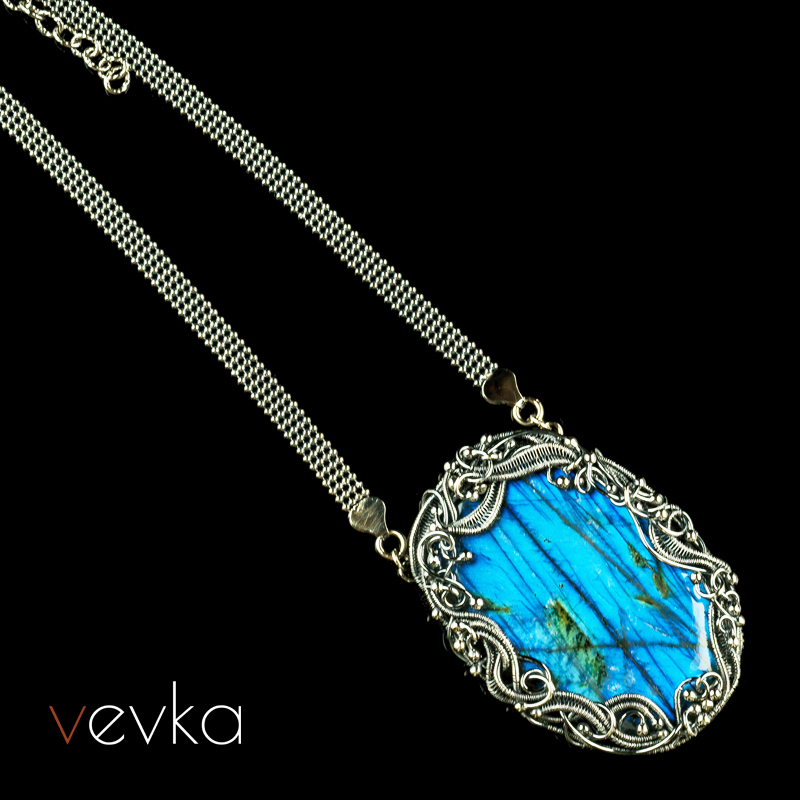 Labradorite Pendant 'Lights at Dusk' - Image 6